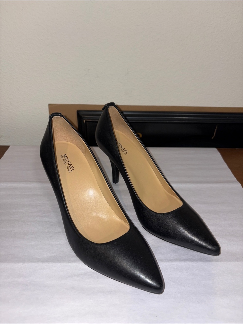 Michael Kors leather pumps in black